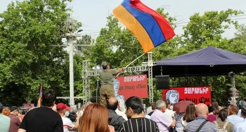 Protesters in Yerevan. Photo by Tigran Petrosyan for the Caucasian Knot