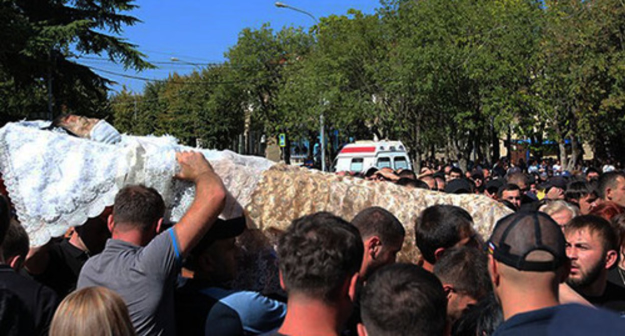 Funeral of Inal Djabiev, August 2020. Photo: https://respublikarso.org