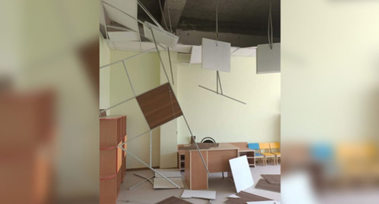 Collapsed ceiling in a kindergarten of Kaspiysk. Screenshot of a post made at: https://vk.com/wall-74219800_1453067