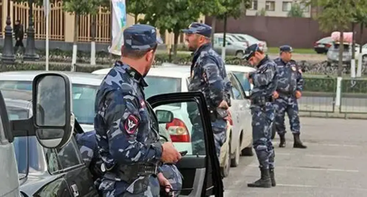 Law enforcers. Photo by Magomed Magomedov for the "Caucasian Knot"