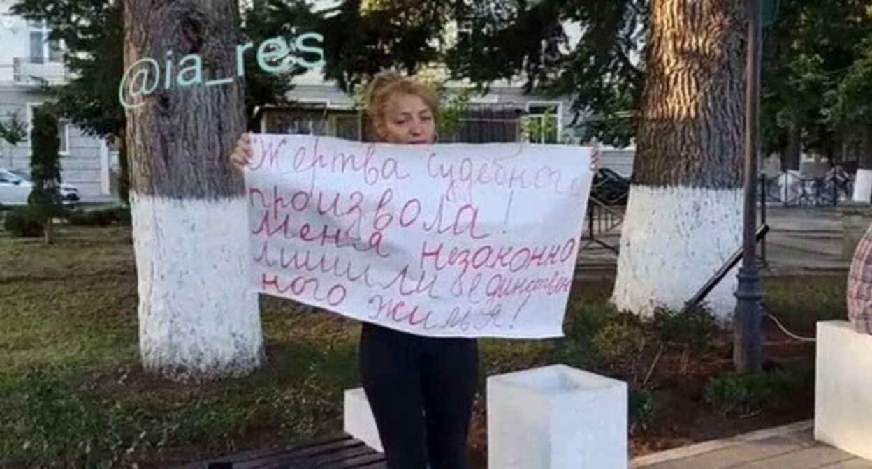 Alina Djioeva at a picket in Tskhinvali on August 9, 2022. Screenshot of the video https://t.me/ia_res/10612