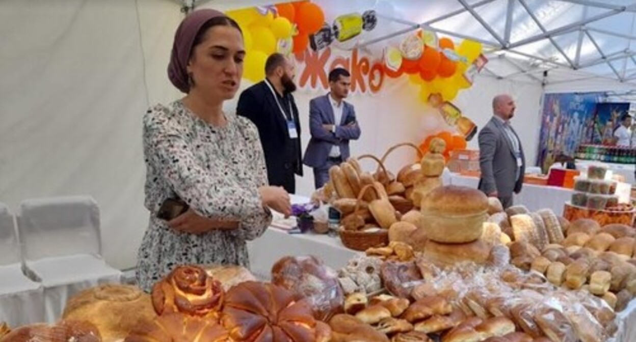 An exhibition of food products organized in Nalchik as part of the celebration of the 100th anniversary of Kabardino-Balkaria. Photo by Lyudmila Maratova for the Caucasian Knot