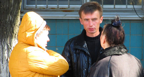 A mobilized man with his relatives. Photo by Vyacheslav Yaschenko for the "Caucasian Knot"