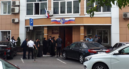 At the building of the Soviet District Court of Makhachkala. September 27, 2022. Photo: https://chernovik.net