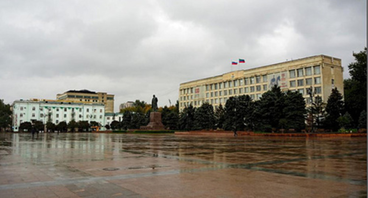 A square in Makhachkala. Photo: Alla Kyadryavtseva http://wikimapia.org