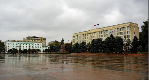 A square in Makhachkala. Photo: Alla Kyadryavtseva http://wikimapia.org