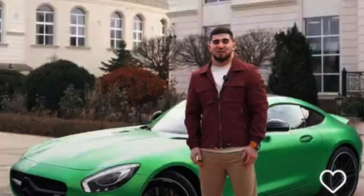 Askhab Tamaev, a Chechen MMA (mixed martial arts) fighter, has announced a lottery with a car and an 15 iPhones as prizes. Screenshot www.instagram.com/p/CnwqzMKhCN6 * the activities of the Meta Company, owning Facebook, Instagram, and WhatsApp, are banned in Russia