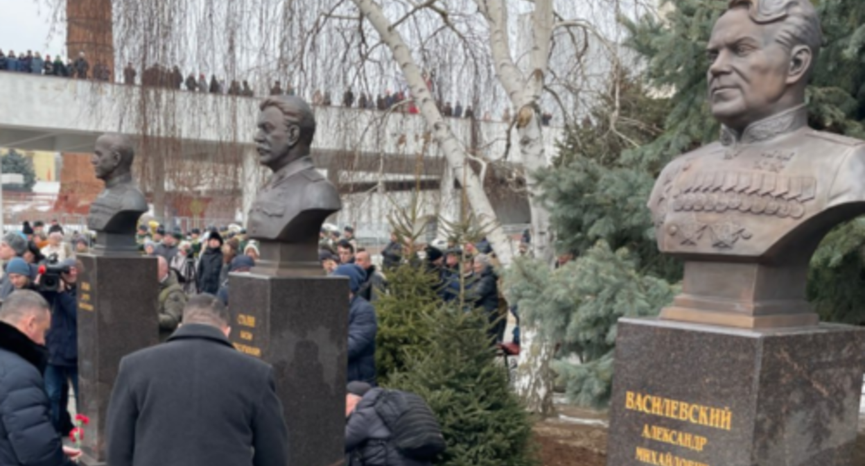 Installation of the busts of Joseph Stalin in Volgograd. Screenshot of the photo posted on the “Novosti Volgograda” (Volgograd News) Telegram channel on February 1, 2023 https://t.me/NovostiVLG/16496