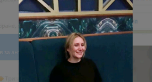 Screenshot of a video with Olesya Ovchinnikova talking to a law enforcer in a restaurant, posted on the Telegram channel "Goryachiy Klyuch" https://t.me/gk_news1/15411 Screenshot of a video with Olesya Ovchinnikova talking to a law enforcer in a restaurant, posted on the Telegram channel "Goryachiy Klyuch" https://t.me/gk_news1/15411