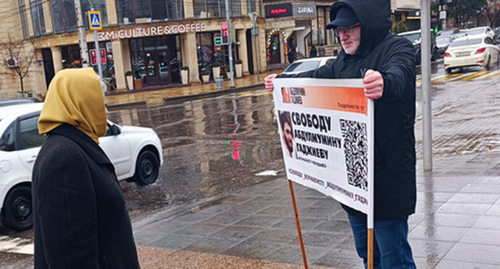 A solo picket in support of Abdulmumin Gadjiev. Makhachkala, December 5, 2022. Photo by the "Caucasian Knot" correspondent