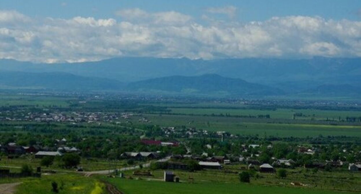 The village of Alkhan-Kala. Photo https://chechnyainfo.com/alhan-kala.html