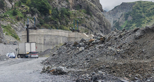 A landslide on the territory of the Shovi resort in Georgia. Photo https://report.az/ru/v-regione/v-gruzii-16-chelovek-okazalis-zablokirovany-v-gostinice-v-rezultate-opolznya