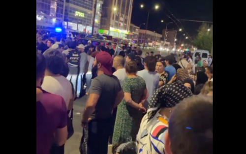 A protest action on Akushinsky Avenue in Makhachkala. Screenshot of the video posted on the Telegram channel of the "Chernovik" (Draft) outlet on August 17, 2023 https://t.me/chernovik/58044?single