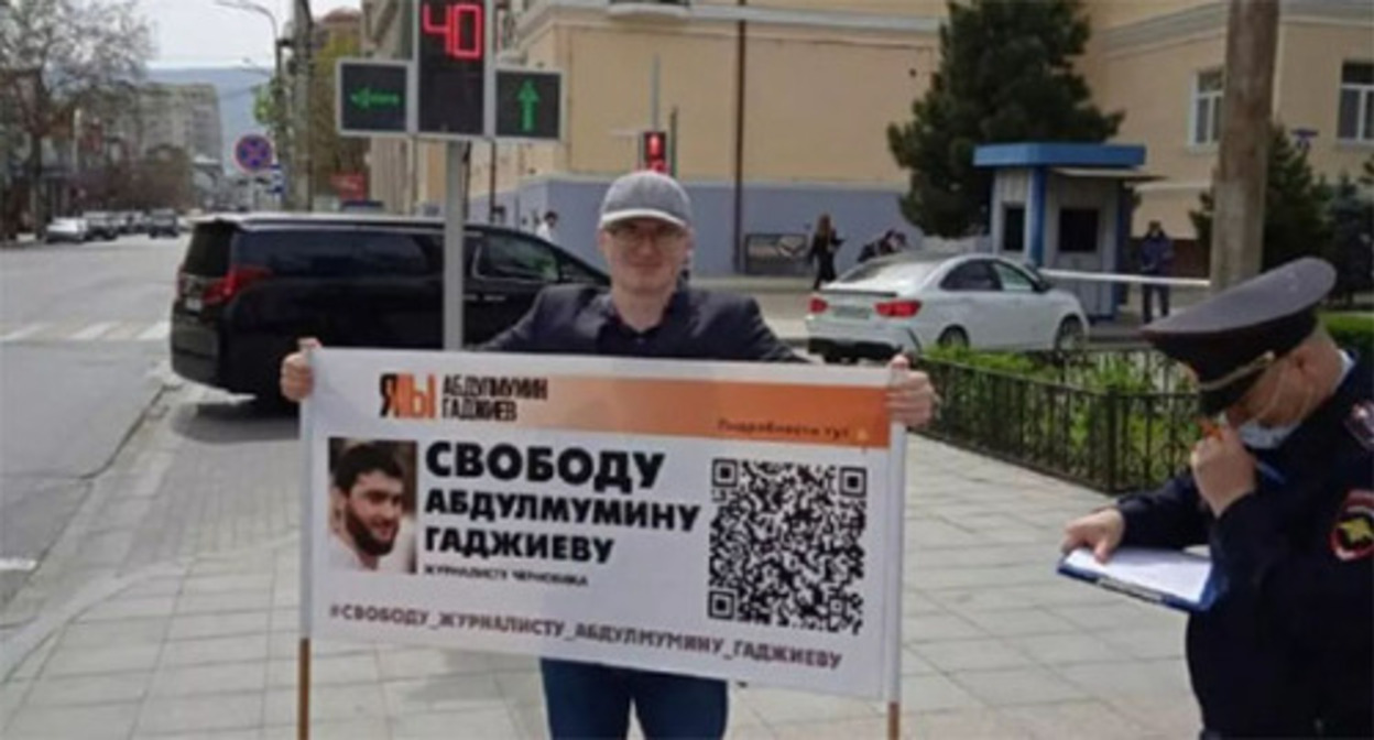 Magomed Magomedov at a solo picket in defence of Gadjiev. Photo https://chernovik.net