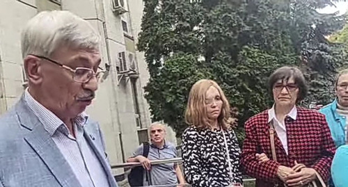 Oleg Orlov (on the left). Screenshot of the video https://wwww.youtube.com/watch&amp;v=iJM2LdCG6Q4