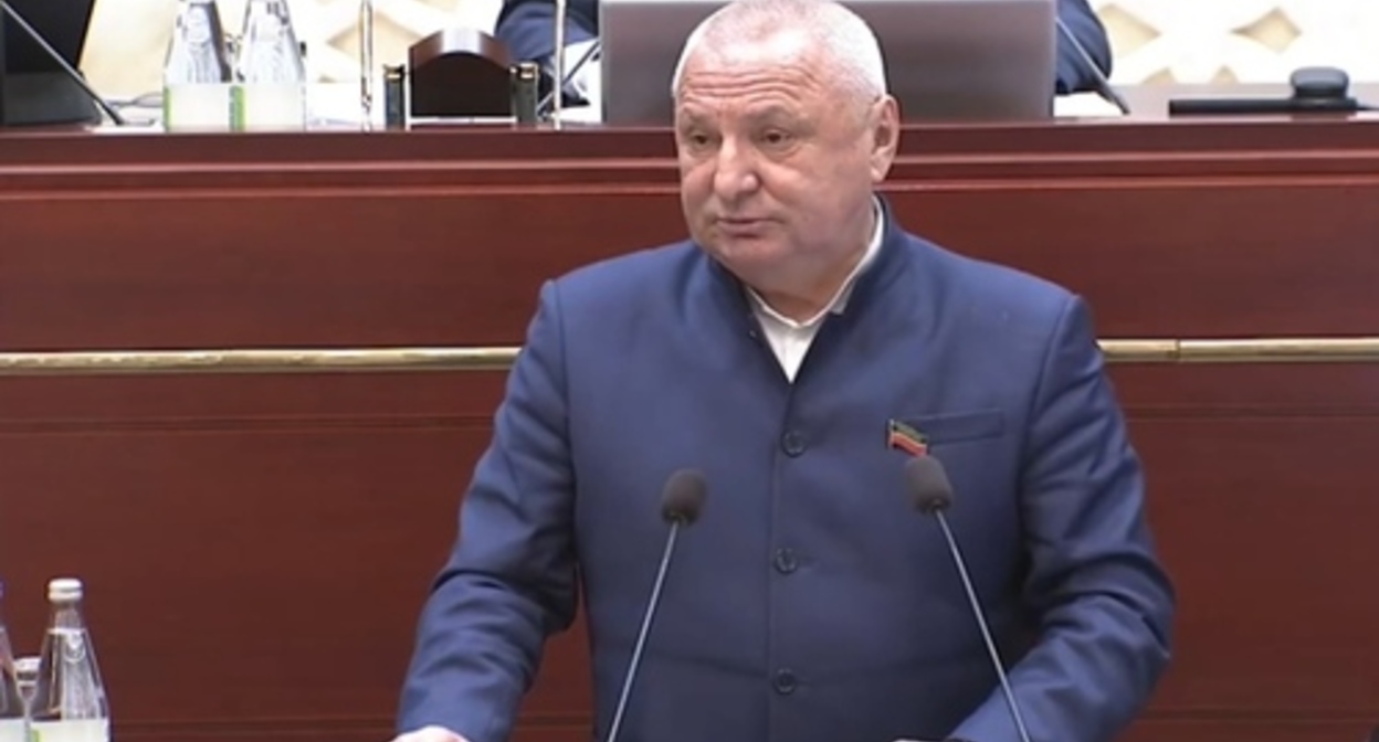 Azat Khamaev speaking at the meeting of the State Council of Tatarstan. Screenshot of the video https://t.me/ostorozhno_novosti/20608