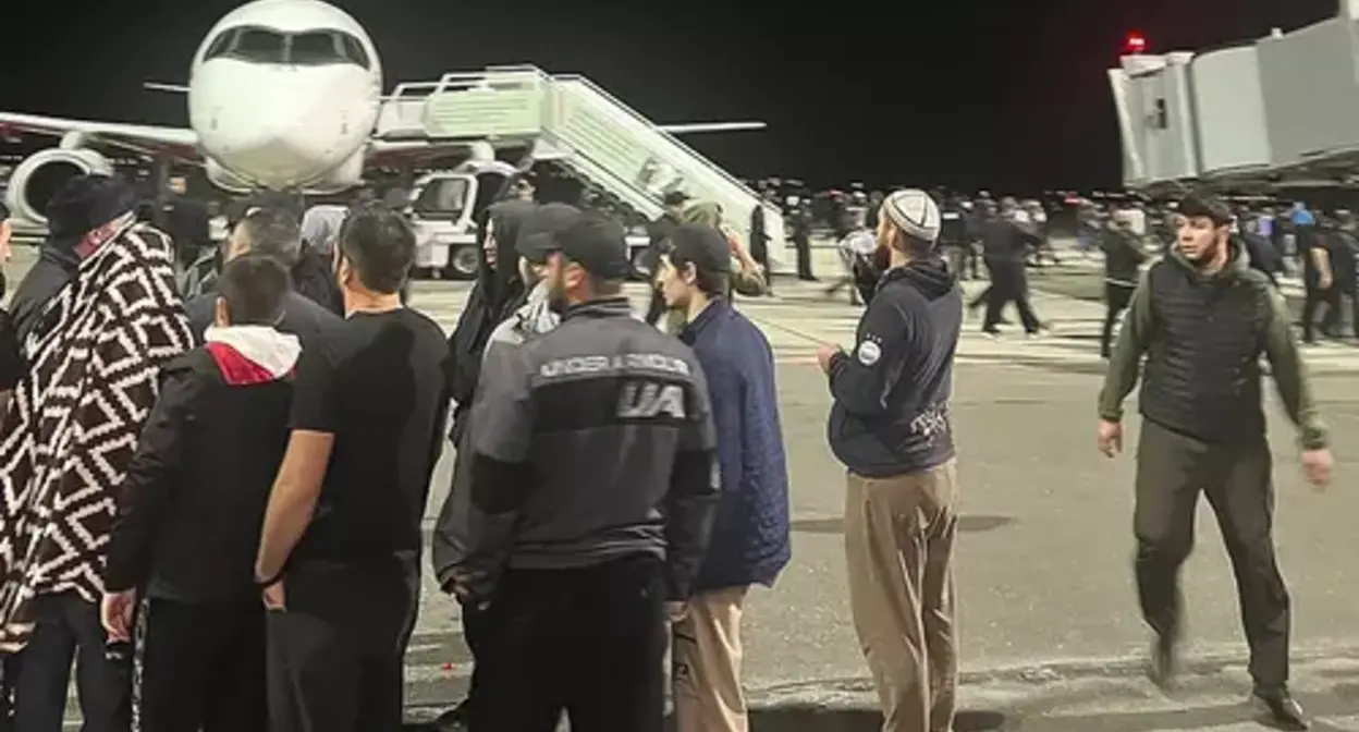 Riots in Makhachkala. Screenshot of the video https://ru.euronews.com/2023/10/30/ru-russia-dagestan-airport-chaos