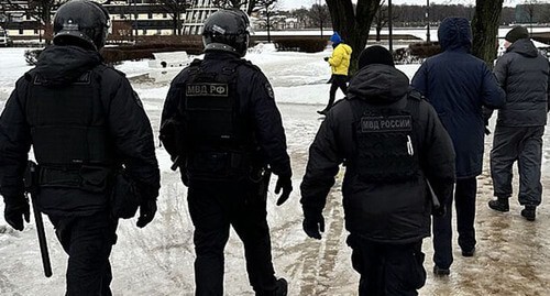 Law enforcers. Photo: Anna Garraud. https://ru.wikipedia.org