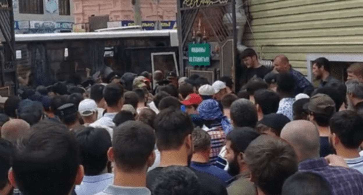 Believers at a mosque in Astrakhan. Screenshot of a video courtesy of an eyewitness for the "Caucasian Knot"