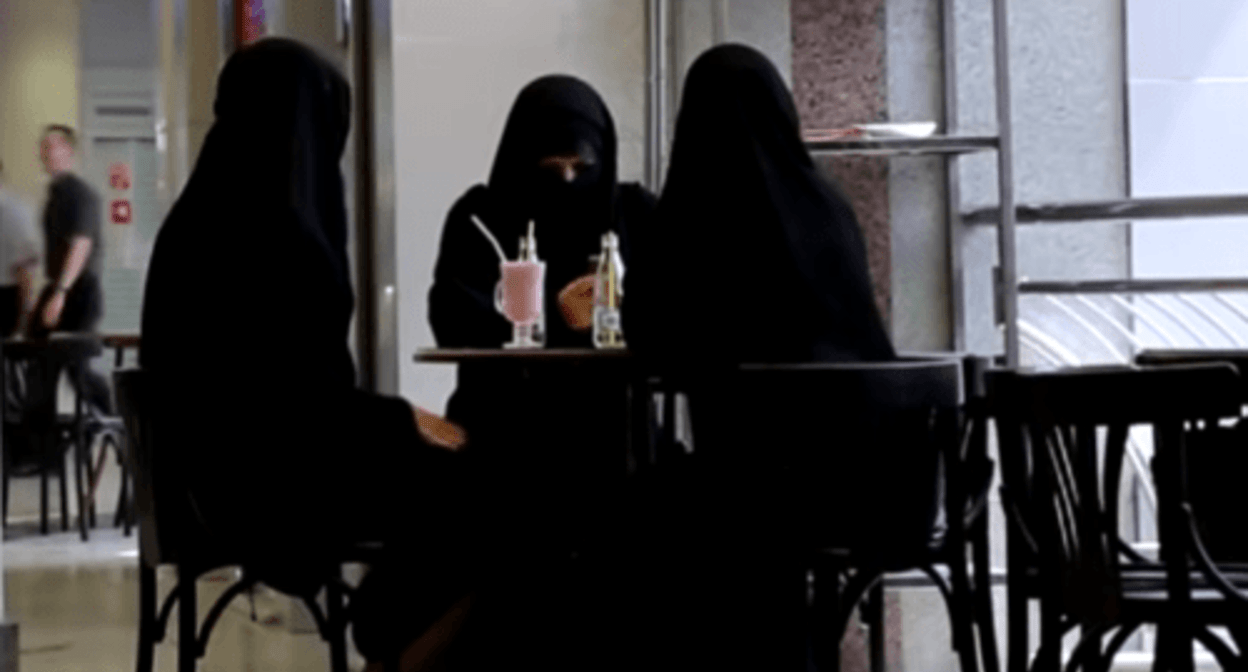 Girls wearing niqabs. Screenshot of a video posted on the YouTube channel Onliner.by on August 9, 2013 https://www.youtube.com/watch?v=k3xfw74bXjs