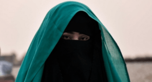 A woman wearing niqab. Screenshot of a photo posted on the website of the Coordination Centre for Muslims of Northern Caucasus on July 3, 2024 https://kcmsk.ru/novosti/kcmsk-otnositelno-hidzhaba-i-nikaba/