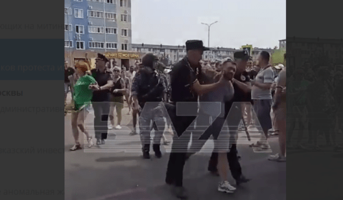 Law enforcers have detained at least two protesters in Krasnodar. Screenshot of a video posted on the Baza Telegram channel on July 20, 2024 https://t.me/bazabazon/29596