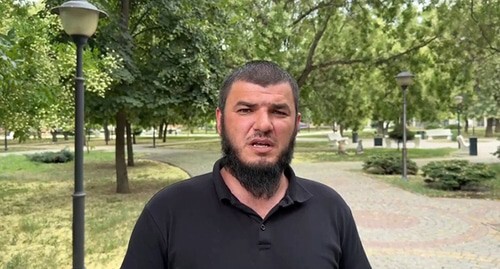 Vakhid Ilyasov, a resident of Chechnya, publicly apologized. Screenshot of a video posted in Apti Alaudinov’s Telegram channel on July 21, 2024