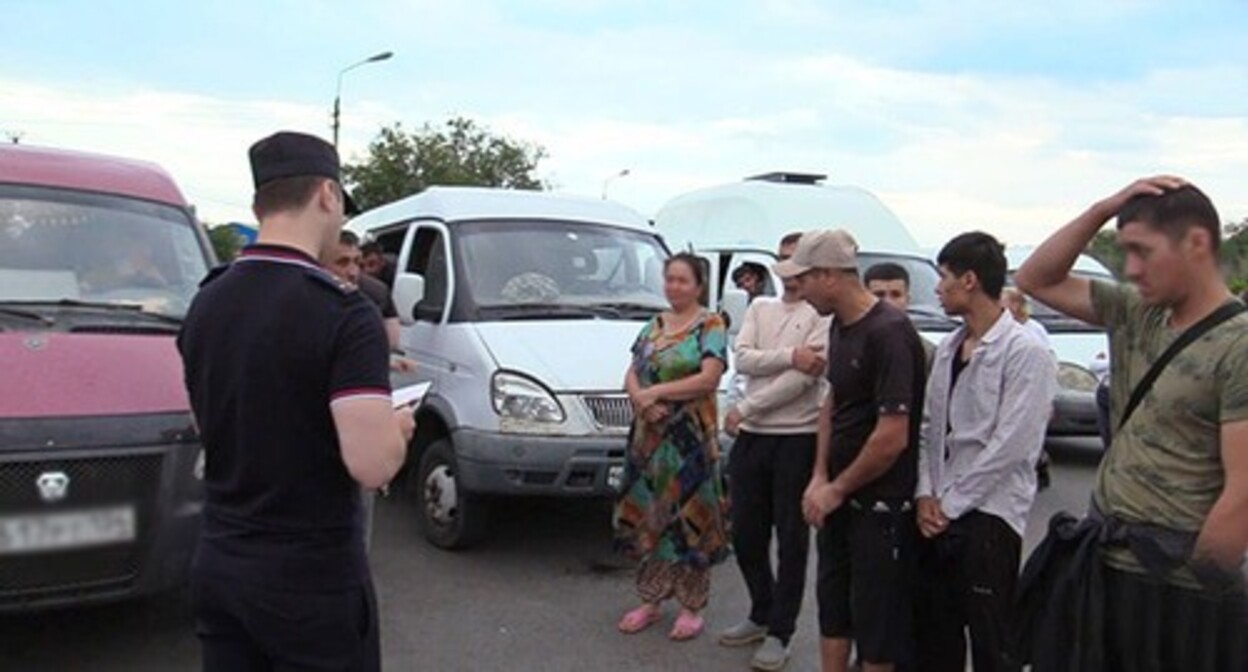 Raids to identify migrants in the Volgograd Region. Photo by the press service of the Ministry of Internal Affairs for the Volgograd Region