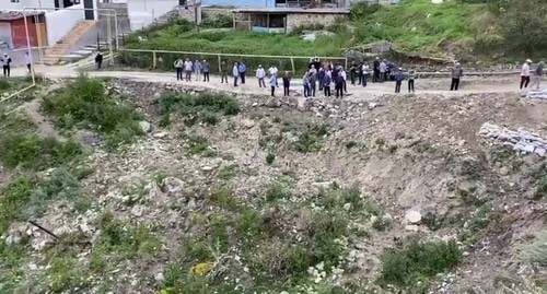 Residents of the Dagestani village of Kulibukhna. Screenshot of a video posted in the “Golos Dagestana/Novosti Dagestana” (Voice of Dagestan/News of Dagestan) Telegram channel https://t.me/golosdagestana05/13262