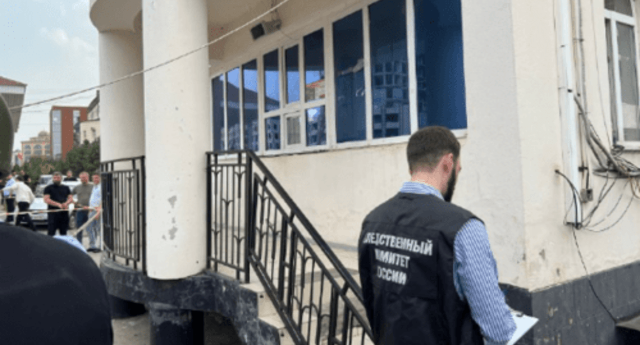 Investigators at the scene of the attack on law enforcers in Magas. Screenshot of the photo posted on the Telegram channel of the Investigative Committee of the Russian Federation in the Republic of Ingushetia on September 3, 2024 https://t.me/su_skr06/2258