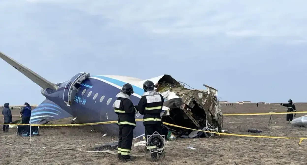 The crash of the plane flying from Baku to Grozny. Photo by the Ministry of Emergency Situations of the Republic of Kazakhstan