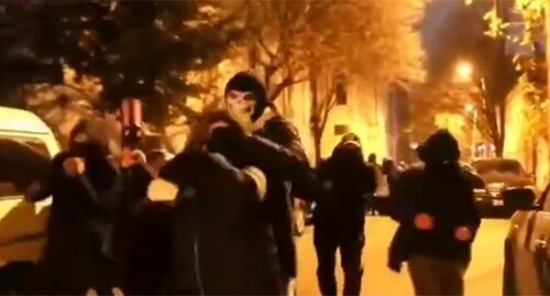 An attack on a film crew from the "Pirveli" TV Channel. Screenshot of a video posted on the Telegram channel of the "Novosti Gruziya" (Georgian News) on December 7, 2024, https://t.me/NGnewsgeorgia/20939