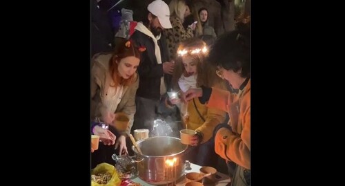 Cooking churchkhela at a protest action on New Year's Eve in front of the Georgian parliament building, screenshot of a video https://t.me/Tbilisi_life/35348