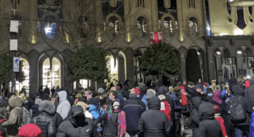 Protesters at the Georgian parliament building. Screenshot of a photo posted by the
"Interpressnews" on February 27, 2025 https://www.interpressnews.ge/ru/article/167015-protest-u-parlamenta-prodolzhaetsia-prospekt-rustaveli-perekryt Protesters at the Georgian parliament building. Screenshot of a photo posted by the
"Interpressnews" on February 27, 2025 https://www.interpressnews.ge/ru/article/167015-protest-u-parlamenta-prodolzhaetsia-prospekt-rustaveli-perekryt