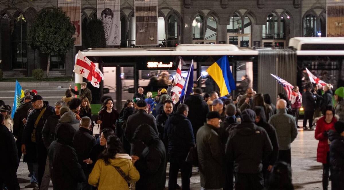 Protesters on Rustaveli Avenue. Photo: Mindia Gabadze / Publika Protesters on Rustaveli Avenue. Photo: Mindia Gabadze / Publika
