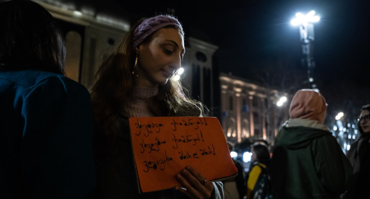 A participant in a protest in Tbilisi for the 469th day in a row. Photo: Publika / https://www.facebook.com/photo?fbid=1702986737767536&set=pcb.1702986831100860 A participant in a protest in Tbilisi for the 469th day in a row. Photo: Publika / https://www.facebook.com/photo?fbid=1702986737767536&set=pcb.1702986831100860