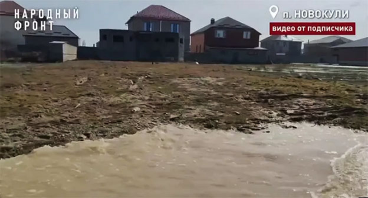 A still of flooded streets in the village of Novokuli, Novolaksky District. Video screenshot: People's Front / Telegram channel A still of flooded streets in the village of Novokuli, Novolaksky District. Video screenshot: People's Front / Telegram channel