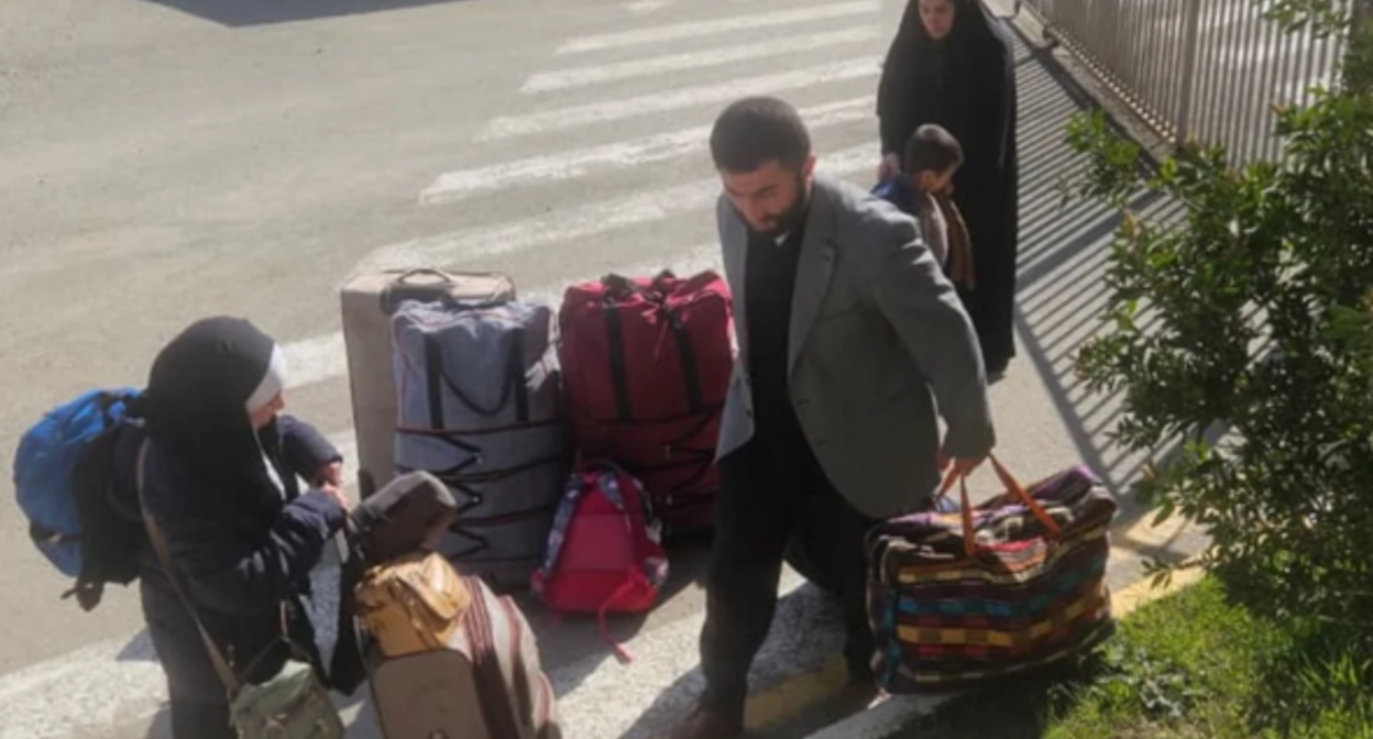 Foreigners at a checkpoint in Azerbaijan. Screenshot from a photo from Report from March 31, 2026, https://report.az/ru/vneshnyaya-politika/iz-irana-v-azerbajdzhan-evakuirovano-bolee-3-tys-chelovek#gallery_daece218d9fe6d20ad0c6c63a6b917dd-3 Foreigners at a checkpoint in Azerbaijan. Screenshot from a photo from Report from March 31, 2026, https://report.az/ru/vneshnyaya-politika/iz-irana-v-azerbajdzhan-evakuirovano-bolee-3-tys-chelovek#gallery_daece218d9fe6d20ad0c6c63a6b917dd-3