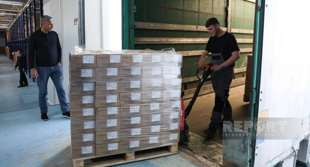 Loading humanitarian aid for Iran. Photo: Report https://report.az/ru/vneshnyaya-politika/po-porucheniyu-prezidenta-azerbajdzhana-v-iran-napravlyaetsya-ocherednaya-gumpomosh Loading humanitarian aid for Iran. Photo: Report https://report.az/ru/vneshnyaya-politika/po-porucheniyu-prezidenta-azerbajdzhana-v-iran-napravlyaetsya-ocherednaya-gumpomosh