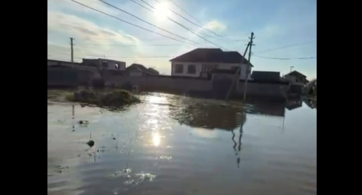Flooding aftermath in the village of Karaman-2. A still from a video message from the "Patient Monitor and Housing and Utilities" Telegram channel: https://t.me/monitor_pacienta_i_zkh/4254 Flooding aftermath in the village of Karaman-2. A still from a video message from the "Patient Monitor and Housing and Utilities" Telegram channel: https://t.me/monitor_pacienta_i_zkh/4254