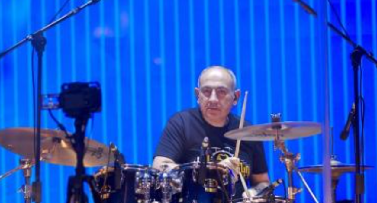 Pashinyan at a concert in Gyumri. Screenshot from News.Am photo from April 20, 2026, https://news.am/rus/news/944772.html. Pashinyan at a concert in Gyumri. Screenshot from News.Am photo from April 20, 2026, https://news.am/rus/news/944772.html.