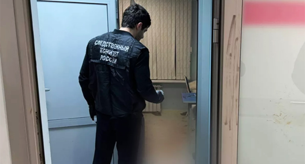 The Russian Investigative Committee's work at the scene of the attack on a medical worker in Makhachkala. Photo: Investigative Committee of the Russian Federation for the Republic of Dagestan/Teegram
The Russian Investigative Committee's work at the scene of the attack on a medical worker in Makhachkala. Photo: Investigative Committee of the Russian Federation for the Republic of Dagestan/Teegram