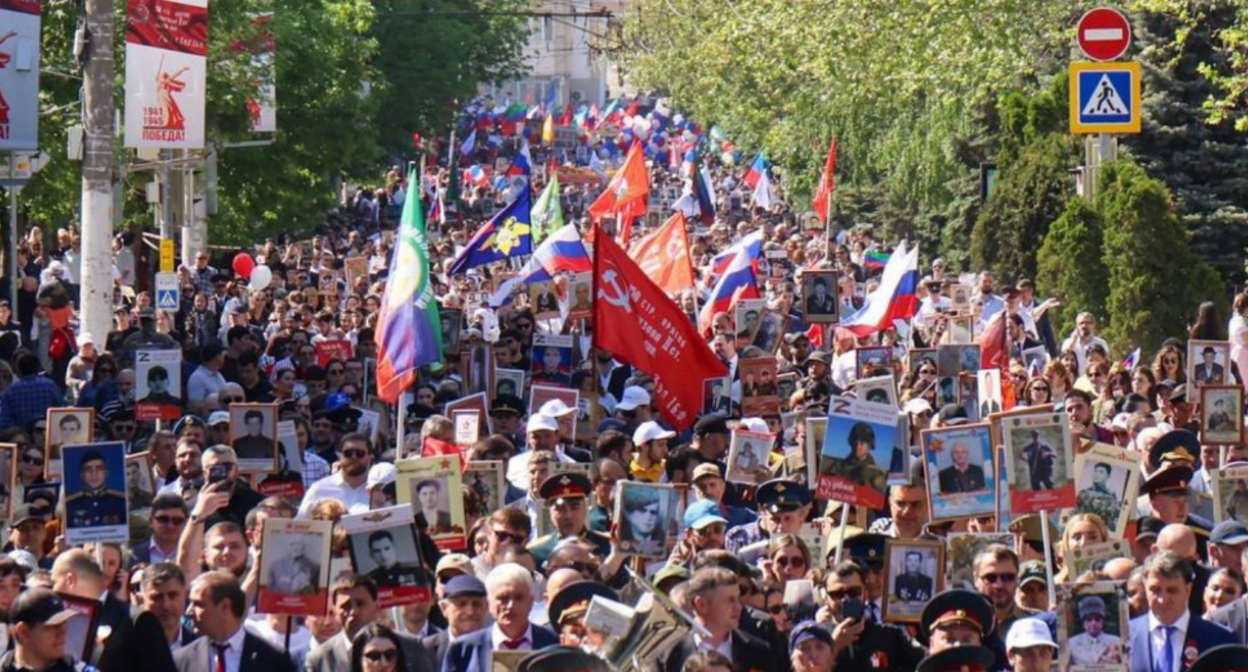 "Immortal Regiment" in Makhachkala. Screenshot from a photo by the State Archives of the Dagestan ... "Immortal Regiment" in Makhachkala. Screenshot from a photo by the State Archives of the Dagestan ...