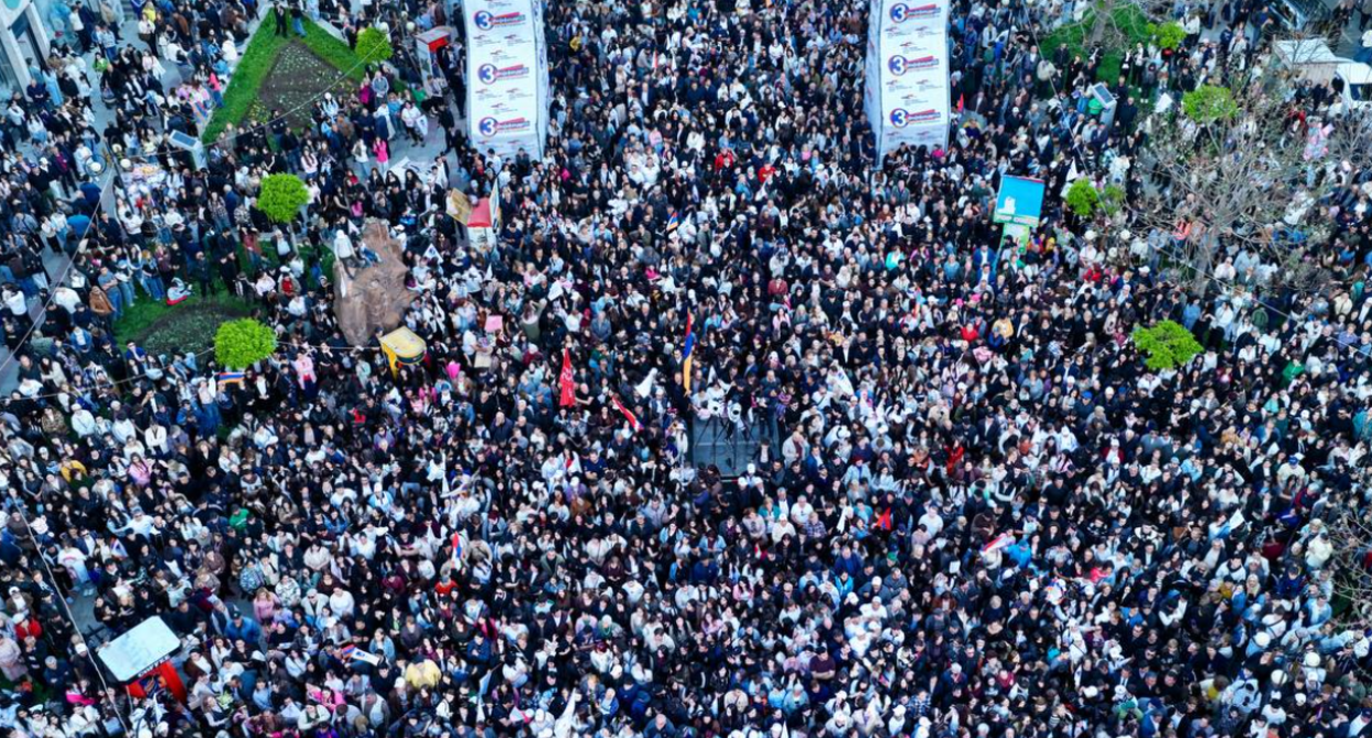 Participants in the "Strong Armenia" rally in Vanadzor. Screenshot from Samvel Karapetyan's Facebook page* https://www.facebook.com/photo?fbid=122178583442928913&set=a.122095132658928913 Participants in the "Strong Armenia" rally in Vanadzor. Screenshot from Samvel Karapetyan's Facebook page* https://www.facebook.com/photo?fbid=122178583442928913&set=a.122095132658928913