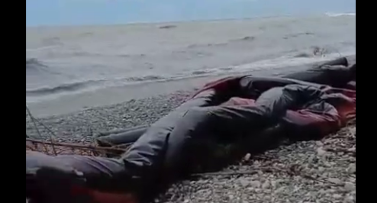 Oil booms on Primorsky Beach in Tuapse. Screenshot from the Telegram channel "My Tuapse" from May 31, 2026, https://t.me/my_tuapse/35688. Oil booms on Primorsky Beach in Tuapse. Screenshot from the Telegram channel "My Tuapse" from May 31, 2026, https://t.me/my_tuapse/35688.