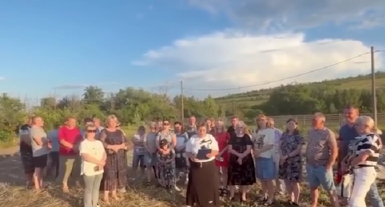 Residents of the village of Tsaritsyn appealed to Bastrykin. Still from V1 video from June 11, 2026, https://v1.ru/text/gorod/2026/06/11/76473003/ Residents of the village of Tsaritsyn appealed to Bastrykin. Still from V1 video from June 11, 2026, https://v1.ru/text/gorod/2026/06/11/76473003/
